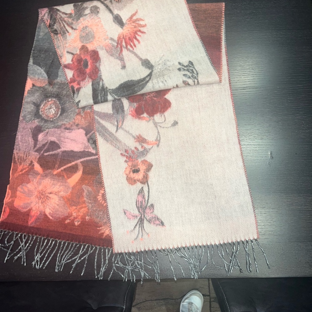 NWOT Two-sided floral scarf